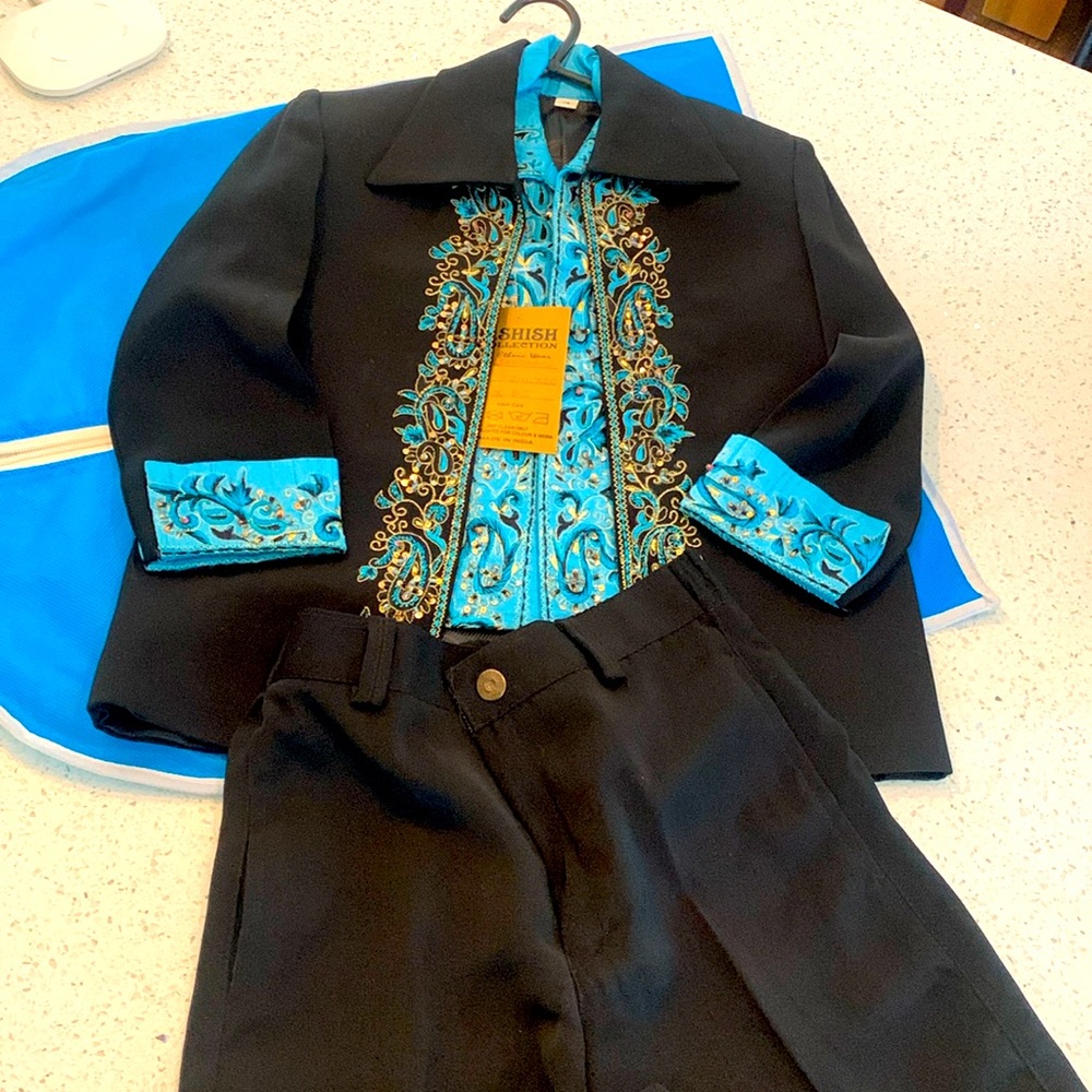 NWT - Boys Formal Ethnic Indian- Ashish Collection - 3-pc suit. Size 3